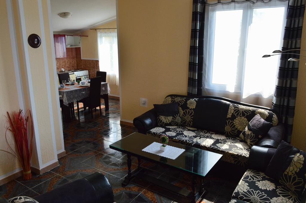 Apartment Sunny Bar Bagian luar foto