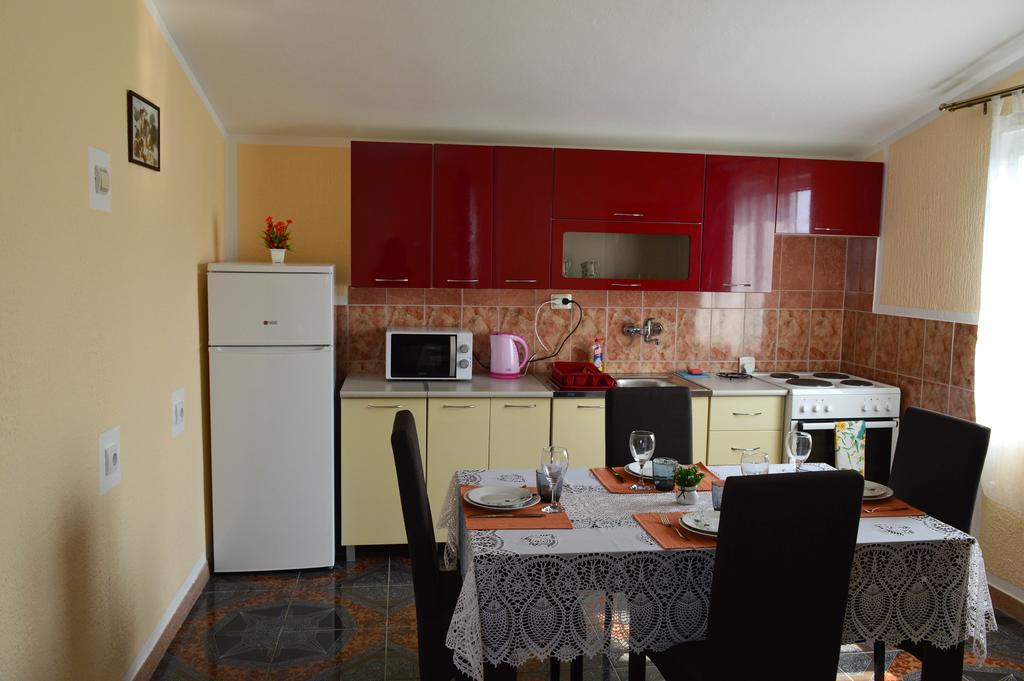 Apartment Sunny Bar Bagian luar foto